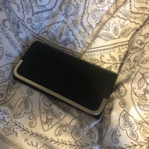 Black clutch